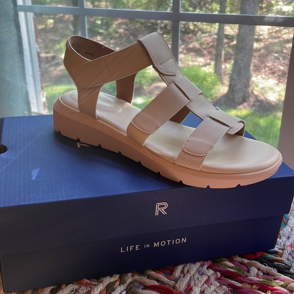 Rockport Women’s Abbie T-Strap Sandal - NWT and Box. - Picture 3 of 12